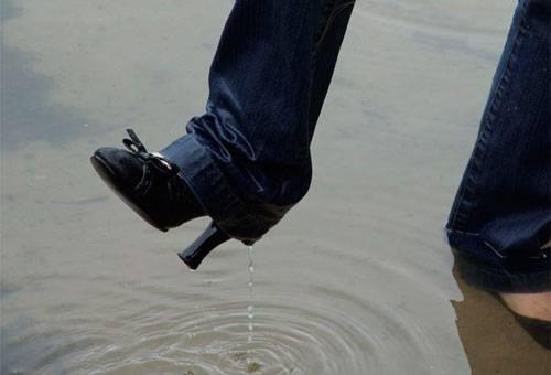 Влажни велурени обувки