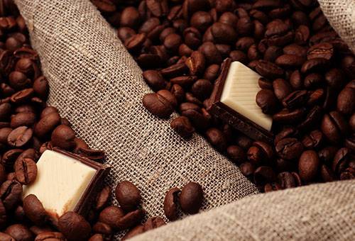 Grains de café et chocolat