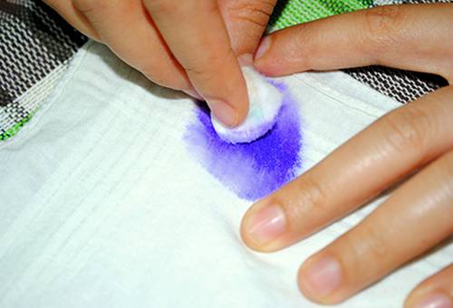 Removing an ink stain from a white cloth