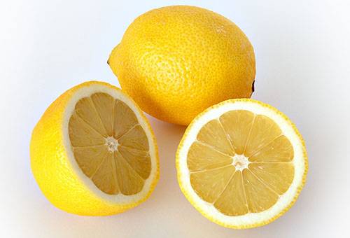 Mga sariwang lemon