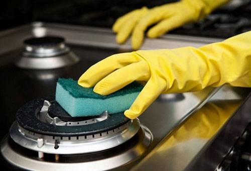 Cleaning a gas stove from stainless steel