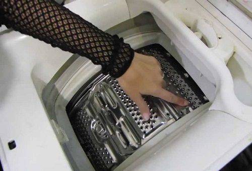 בקנה מידה במכונת הכביסה