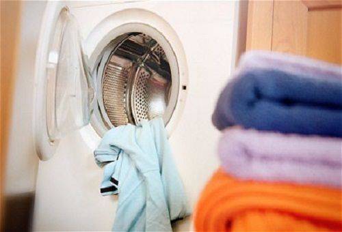 séchage des vêtements dans la machine à laver