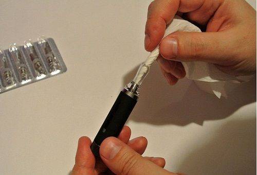 Electronic cigarette cleaning