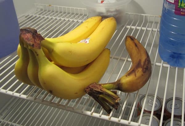 Plátanos en la nevera