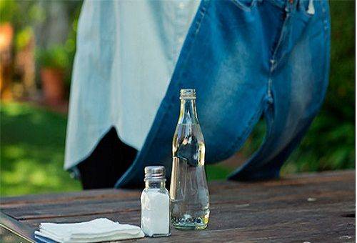 vinegar and salt for cleaning jeans