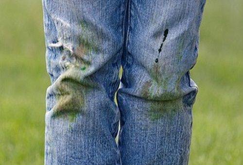 jeansy poplamione trawą