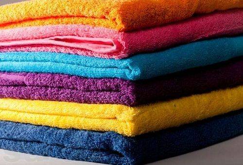 serviettes éponge multicolores