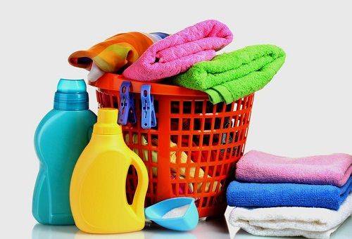 toalhas e detergentes felpudos