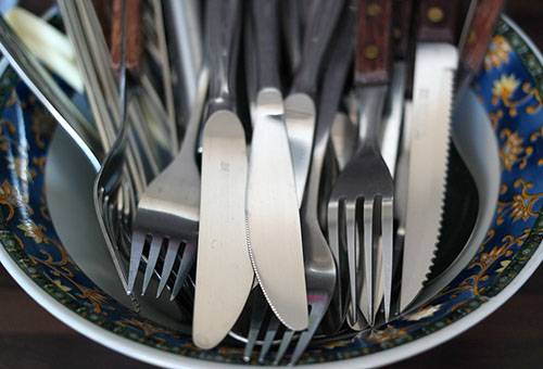 Clean cutlery