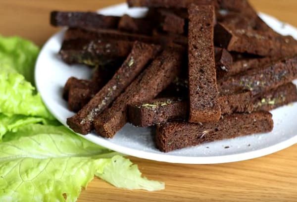 Brown bread croutons