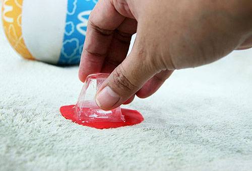 Removing clay from carpet with ice