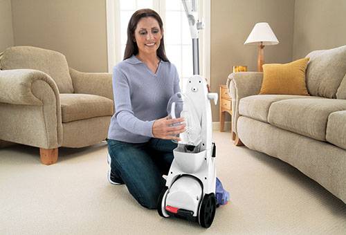 Vacuum cleaner with a plastic container