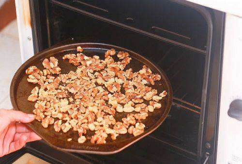 sušenie vlašských orechov v peci