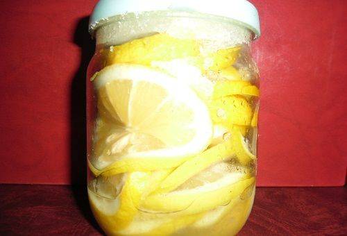 mga limon sa isang garapon