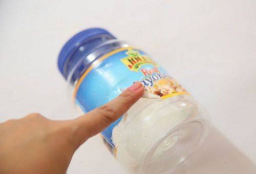 пластмасова бебешка бутилка