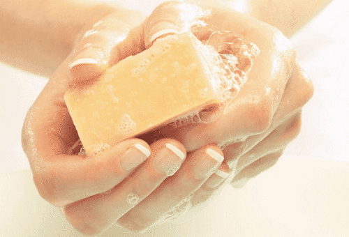 измиване на боя за коса с сапун за ръце