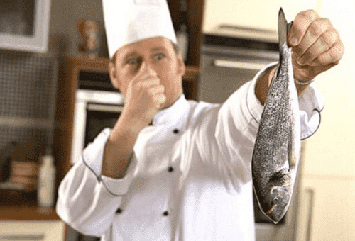 how to eliminate the smell of fish indoors