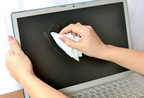 Limpeza de tela de laptop