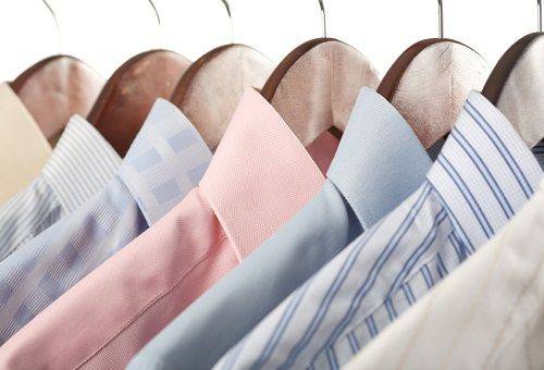 shirts op hangers