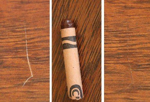 eliminați zgârieturile de pe mobilă cu un creion