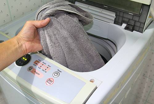 Máquina de lavar roupa com carregamento superior