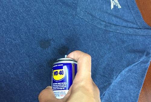 Removing old grease stains with WD-40 Thinner