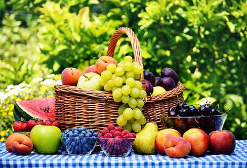 Frutas frescas em uma cesta