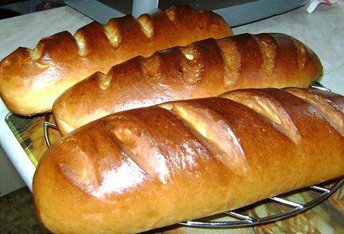 different-grade flour loaves