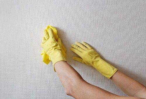 limpeza química de papel de parede