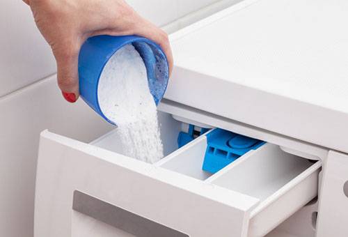 Filling detergent into the compartment