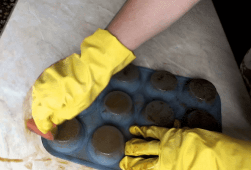 silicone cupcake cleaning