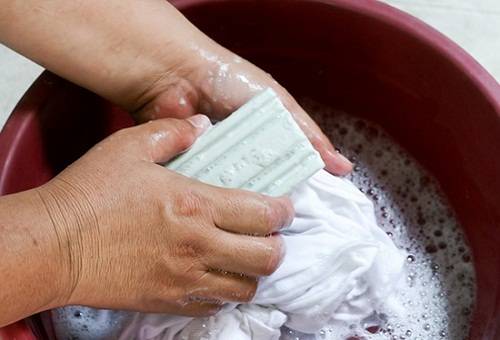 îndepărtarea petelor de săpun