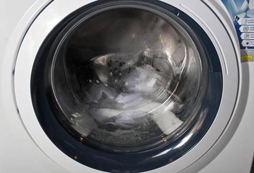 Choses dans le tambour d'une machine à laver