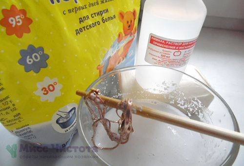 Cleaning with ammonia and washing powder