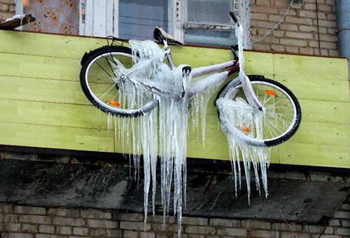 Armazenamento inadequado de bicicletas no inverno