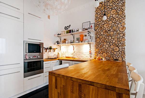 Dřevo v interiéru interiéru kuchyně