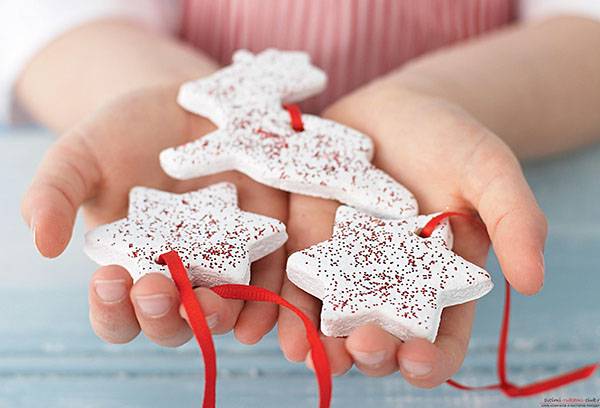 Stars from salt dough in the hands of a child