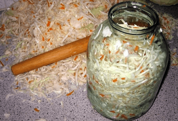 The process of laying sauerkraut