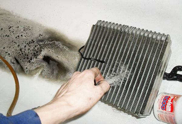 Air conditioner heat exchanger wash
