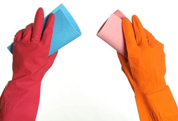 hands in rubber gloves