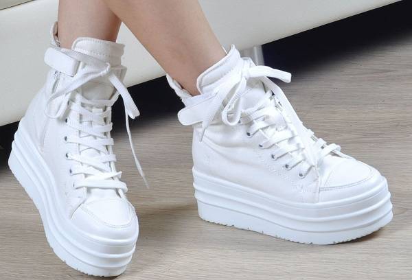 fehér cipők