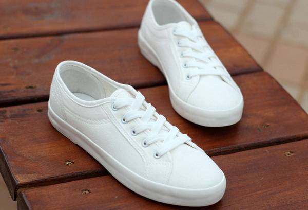 fehér cipők
