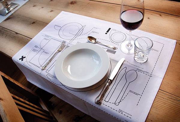 Napkin with cutlery layout