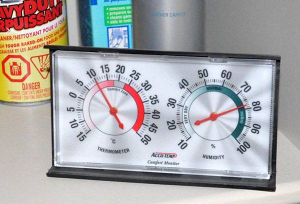 Thermometer at hygrometer