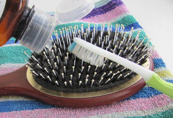 Nettoyage de brosse de massage