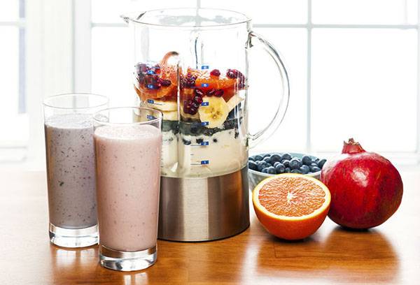 Blender and smoothie