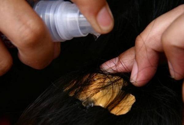 Usuwanie gumy silikonowej do włosów