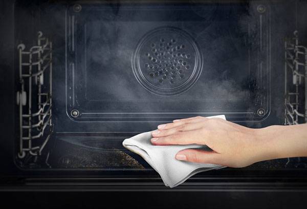 Limpeza do forno a vapor