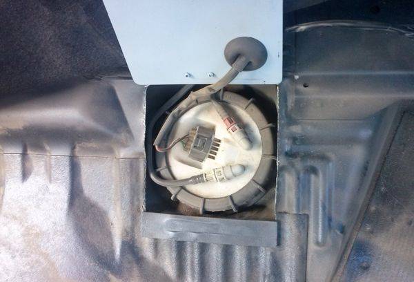 Fuel pump hatch